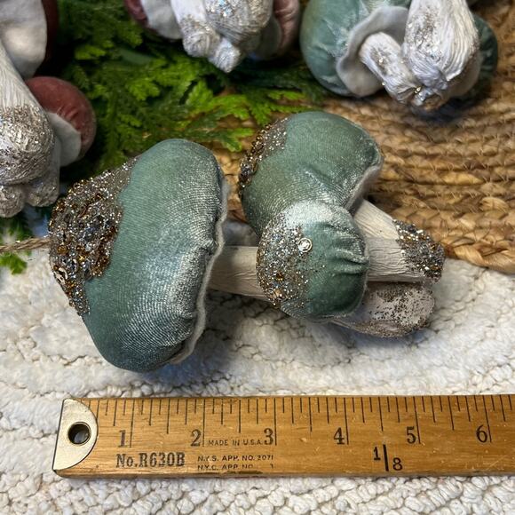 Lot of 4 Velvet Mushroom Ornaments in Pink & Green metallic silver gold glitter - Picture 13 of 13